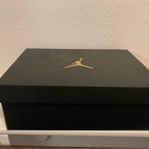 Nike men’s Air Jordan Retro 4 Winter athletic shoes